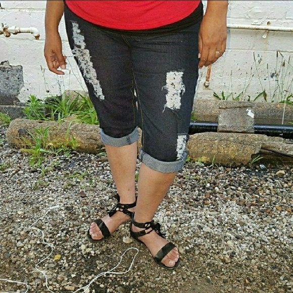 Pants - Sz 10 - 20 distressed dark wash denim/Jean capris